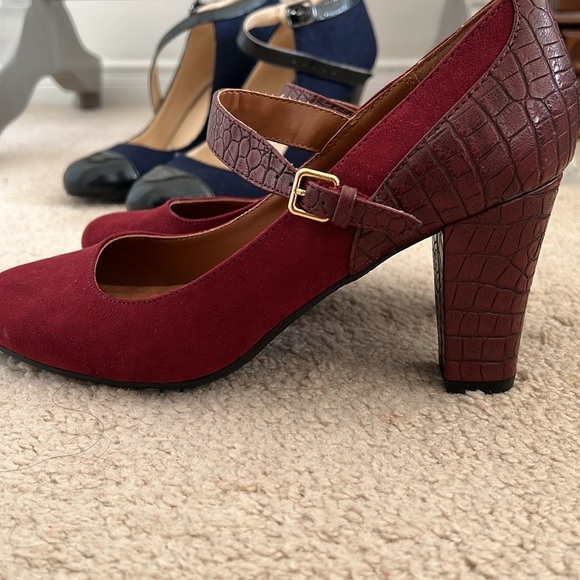 Heels - Picture 2 of 7